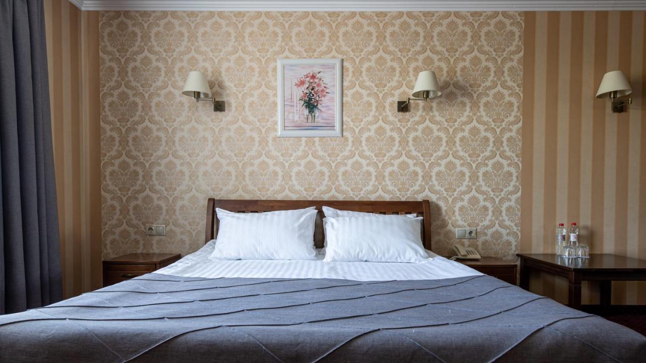 Sonata Hotel & Restaurant "Готель Соната" Lviv Exteriör bild