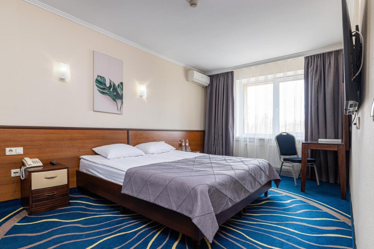 Sonata Hotel & Restaurant "Готель Соната" Lviv Exteriör bild