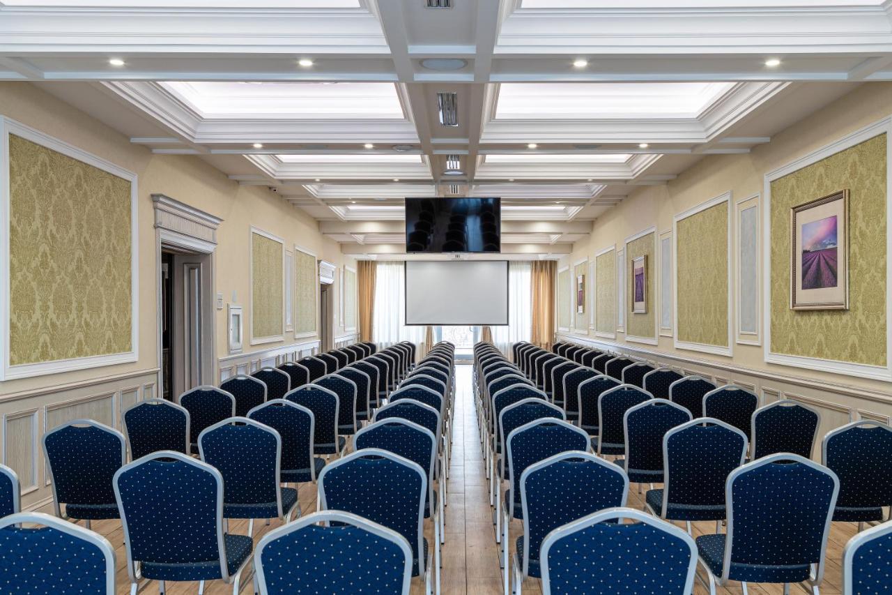 Sonata Hotel & Restaurant "Готель Соната" Lviv Exteriör bild
