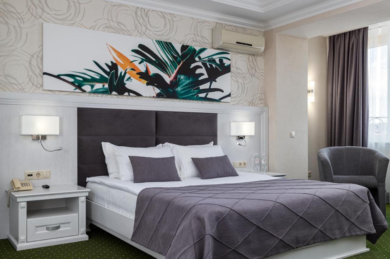 Sonata Hotel & Restaurant "Готель Соната" Lviv Exteriör bild