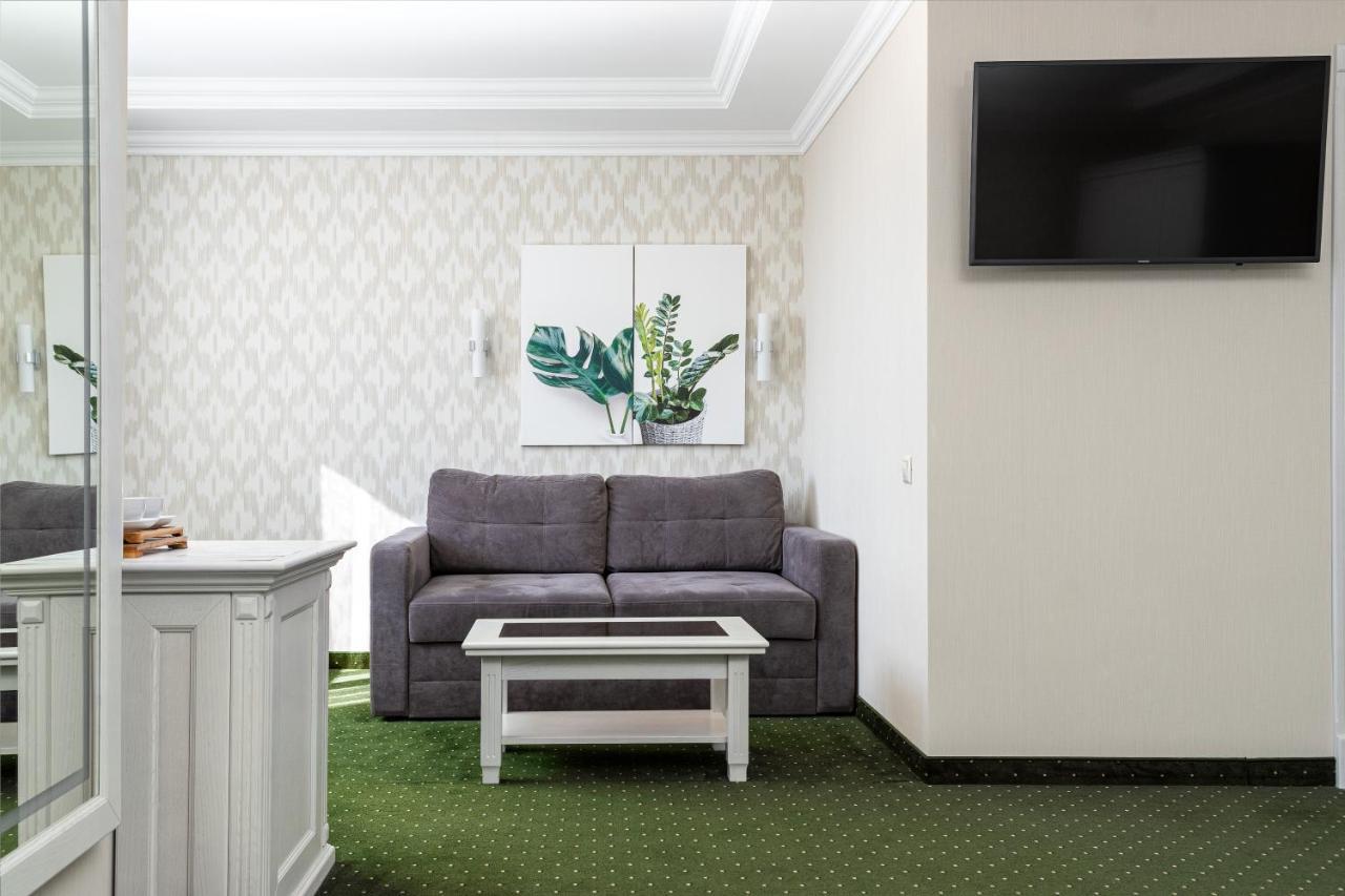 Sonata Hotel & Restaurant "Готель Соната" Lviv Exteriör bild