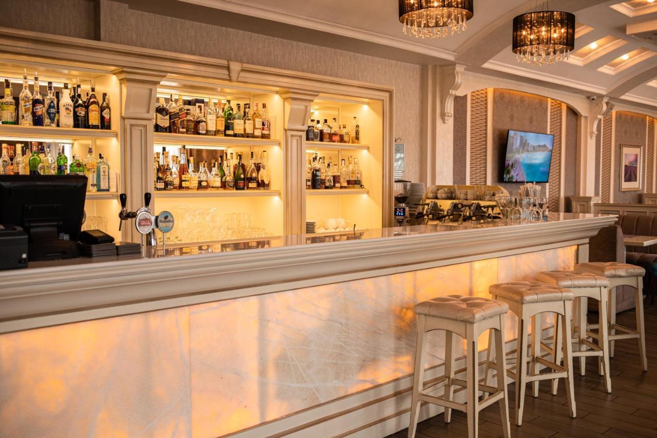 Sonata Hotel & Restaurant "Готель Соната" Lviv Exteriör bild