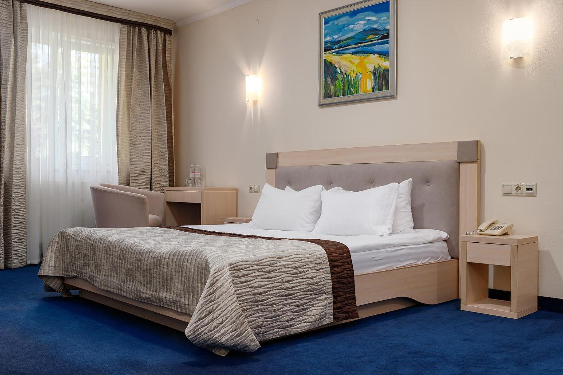 Sonata Hotel & Restaurant "Готель Соната" Lviv Exteriör bild